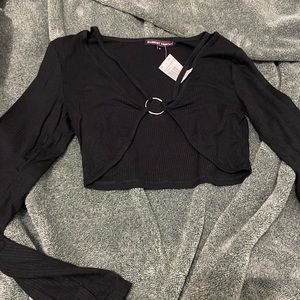 long sleeve with silver hoop in the middle